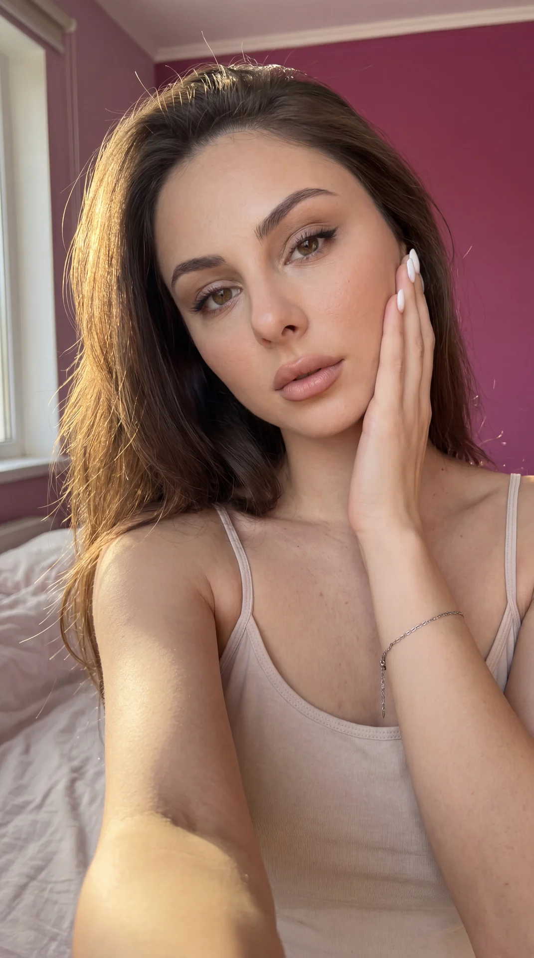 Raw candid smartphone selfie, hyper-realistic, indistinguishable from a real life photo, extremely high detailed, true-to-life skin texture, natural pores, unedited amateur mobile photography. Tight close-up front-facing camera selfie shot. The right arm 