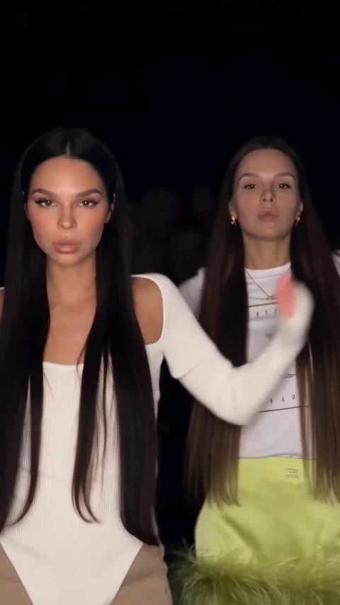 Танцуют все