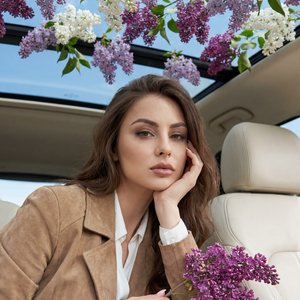 Fujifilm GFX 100, 100mm lens, depth of field, subsurface scattering, soft morning light, Tyndall effect, hyper-detailed iris, unedited RAW photo 8k resolution.
A medium close-up portrait of a young woman sitting alone in a car with a slightly open panoram
