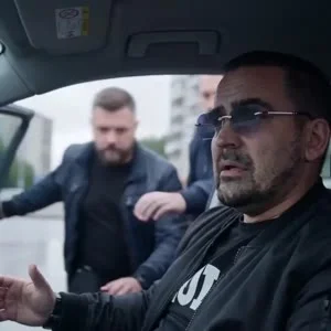 Меня задерживает фсб вытаскивает прям из машины