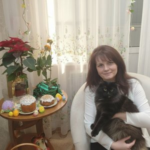 Кот черно-темно-рыжий.
