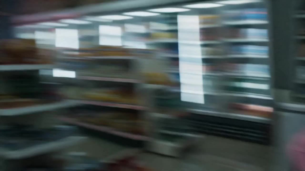 В ночном магазине