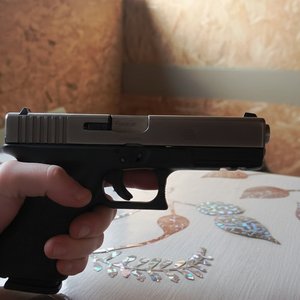 Рука превращается в пистолет