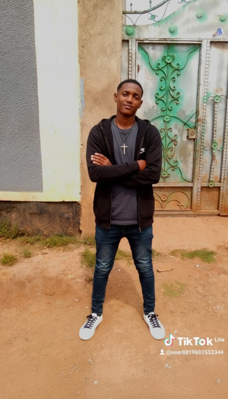 ልብስ አልብሳኝ