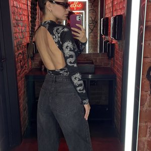 IMPORTANT: use reference image as STRICT composition, crop, pose and styling reference. Preserve exact over-the-shoulder mirror pose, body angle, silhouette and framing. No AI-face, no beautification distortion, no plastic skin.

((ultra realistic editori