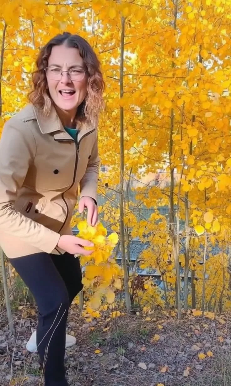 Девушка танцует, как на видео