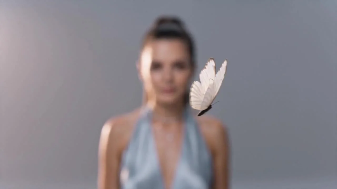 Style: 8K photorealistic, anamorphic 2.39:1, high-fashion beauty commercial grade, soft pastel tones, creamy highlight roll-off, fine grain. woman @image_1
Lighting: soft wraparound beauty key light from camera-front, gentle warm rim light from camera-lef